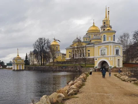 Селигер: Нилова пустынь, Осташков, Оковцы